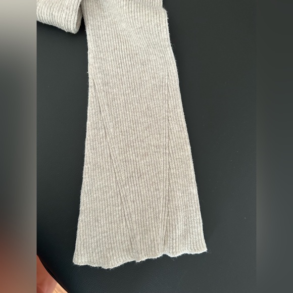 Small lot of sweaters Old Navy and St John’s Bay - Picture 6 of 6